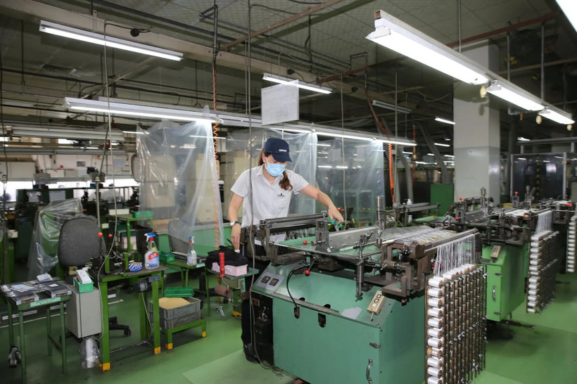 Selon le Département des Finances de Ho Chi Minh-Ville, le montant total des investissements directs étrangers (IDE) dans la mégapole du Sud atteint près de 8,37 milliards de dollars en 2025. Photo: kinhtedothi.vn