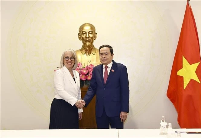 Le président de l'Assemblée nationale, Tran Thanh Man, reçoit l’Administratrice de l'Organisation internationale de la Francophonie (OIF), Caroline St-Hilaire. Photo : VNA