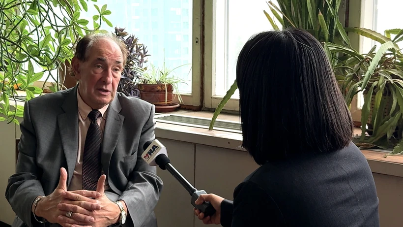 Le professeur et docteur en économie Georgy Toloraia, directeur exécutif du Comité national d’études sur les BRICS et directeur du Centre de stratégie russe en Asie de l’Institut d’économie de l’Académie des sciences de Russie. Photo : VNA