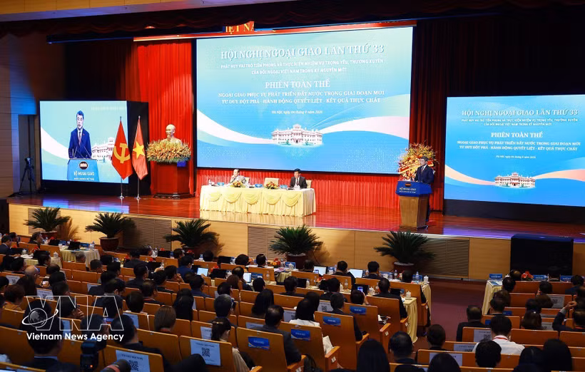 Séance plénière de la 33e Conférence diplomatique, matin du 4 août 2026. Photo : VNA