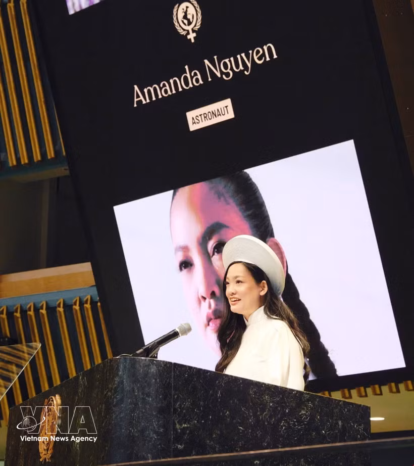 Amanda Nguyen, militante des droits des femmes et première Américaine d'origine vietnamienne à être allée dans l'espace, prononce un discours. Photo : VNA