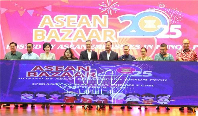Lors de l'ouverture du bazar culturel et gastronomique de l’ASEAN 2025. Photo : VNA