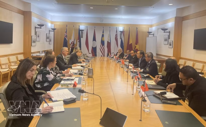 Lors de la séance de travail entre l'ACC et le ministère australien de l'Intérieur. Photo : VNA