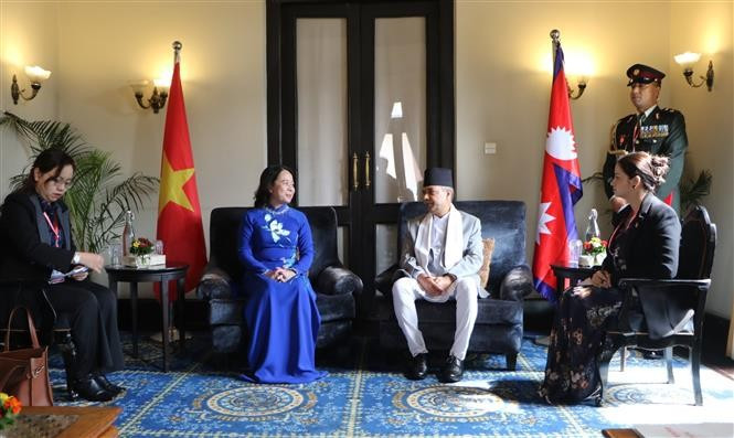 Le vice-président népalais Ram Sahaya Prasad Yadav et son homologue vietnamienne Vo Thi Anh Xuan lors de leur entretien le 24 août à Katmandou. Photo : VNA