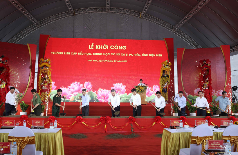 Le secrétaire général du Parti communiste du Vietnam (PCV), Tô Lâm assiste le 27 juillet à la cérémonie de lancement des travaux de l’école inter-niveaux primaire et secondaire de Si Pa Phin, dans la province montagneuse de Diên Biên. Photo : VNA