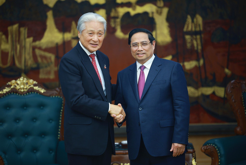 Le Premier ministre Pham Minh Chinh (à droite) reçoit à Hanoï Fukuda Tomikazu, gouverneur de la préfecture de Tochigi (Japon), Photo : VNA
