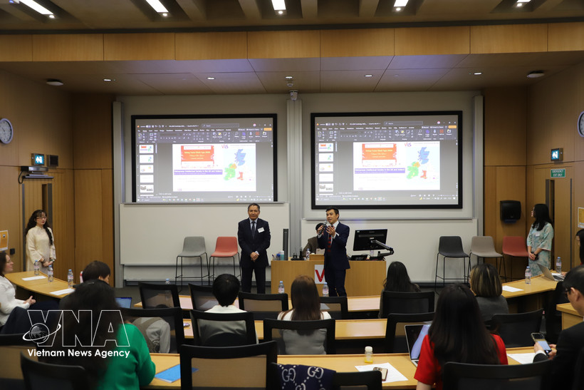 Atelier sur l'IA organisé par l'Association des intellectuels vietnamiens au Royaume-Uni et en Irlande (VIS) en février 2026 à Cambridge, Royaume-Uni. Photo : VNA