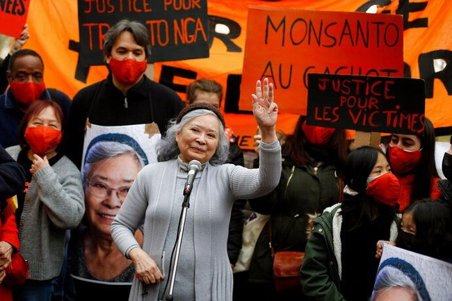 Parmi les voix les plus emblématiques figure celle de Trân Tô Nga, 82 ans, ancienne correspondante de guerre, qui a consacré plus de seize ans à une action en justice en France contre les entreprises chimiques américaines ayant fourni l'agent orange/dioxine à l'armée américaine. Photo : VNA