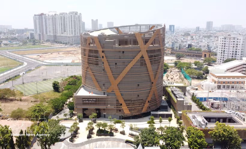 Le Cirque et théâtre polyvalent de Phu Tho couvre une superficie de plancher totale de 10.000 m². Photo : VNA