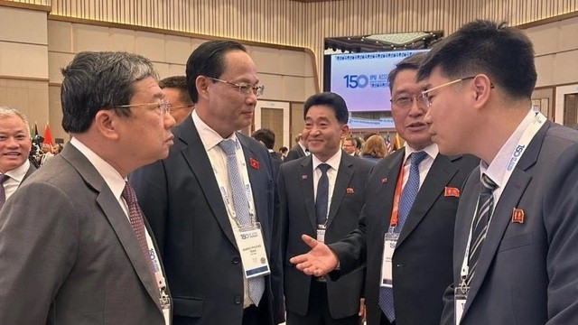 Rencontre entre le vice-président de l’Assemblée nationale (AN) du Vietnam, Tran Quang Phuong et Maeng Kyung Il, vice-président de l’Assemblée populaire suprême de la République populaire démocratique de Corée (RPDC). Photo : Nhân dân