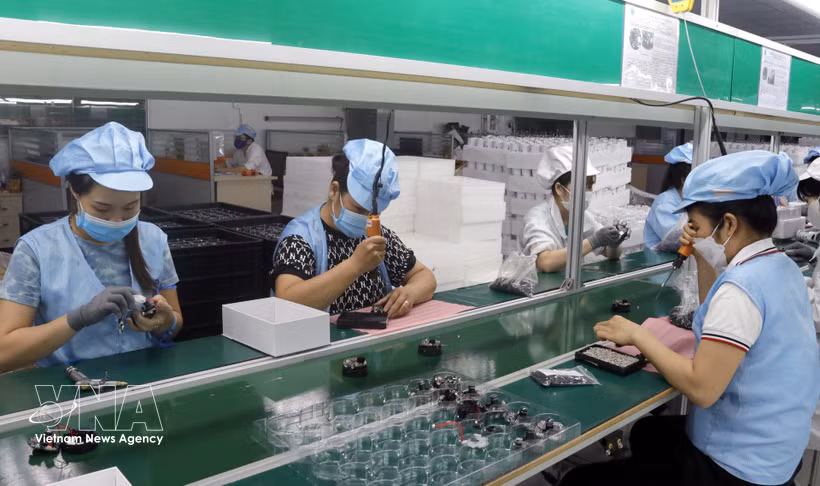 Le retour des projets d’un milliard de dollars dans le secteur de la haute technologie montre que la politique sélective du Vietnam en matière d’investissement direct étranger (IDE) est pertinente. Photo : VNA