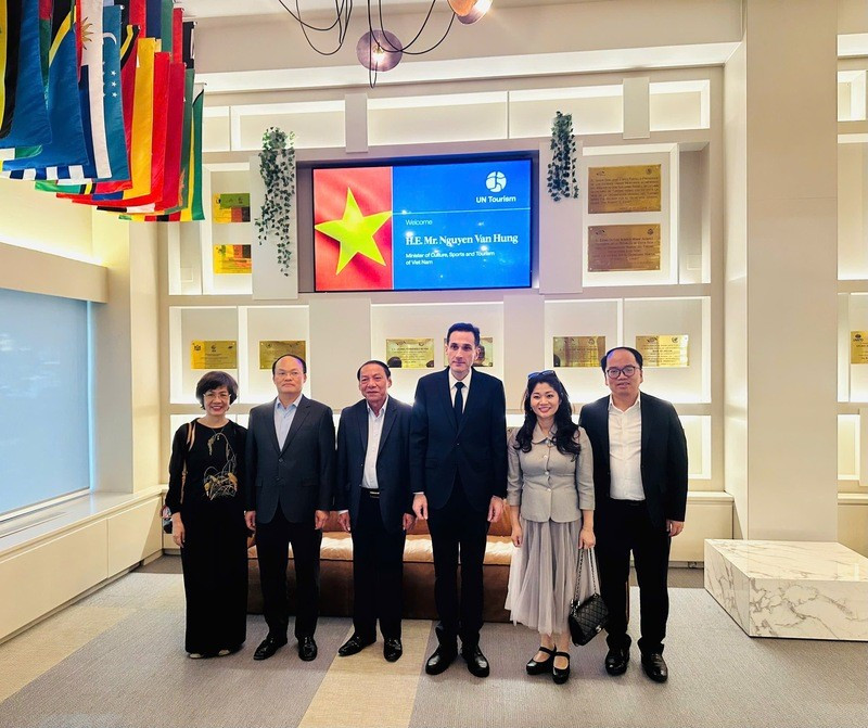 Le ministre Nguyen Van Hung, à la tête d'une délégation vietnamienne pour visiter et collaborer avec l'Organisation des Nations Unies pour le tourisme. Photo : ONU Tourisme