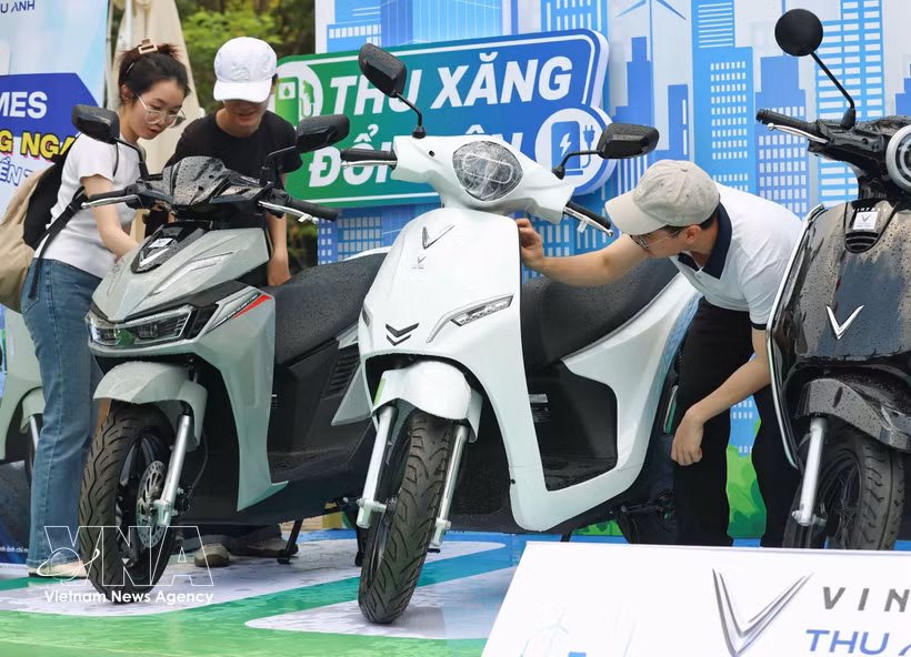 Hanoï renforce les aides à la conversion des motos thermiques vers l’électrique. Photo : VNA
