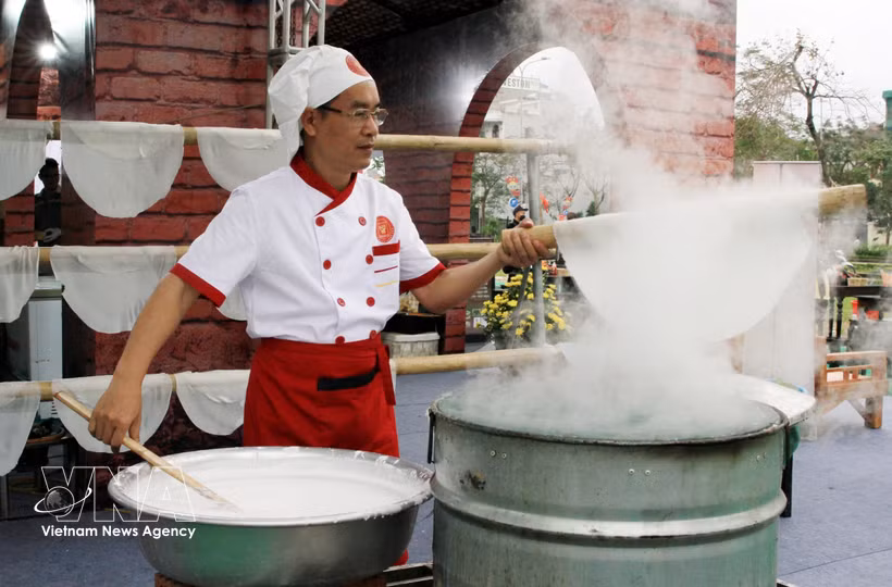 Le festival offre un espace d’échanges et de rencontres entre artisans, entreprises, chercheurs et passionnés de gastronomie, au Vietnam comme à l’étranger. Photo : VNA