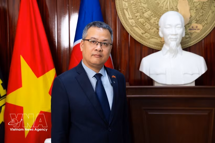 L’ambassadeur du Vietnam en Angola, Duong Chinh Chuc