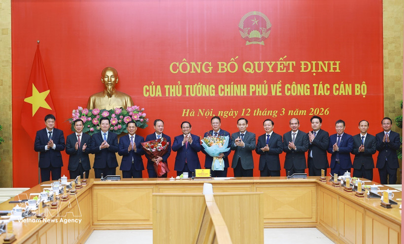 La cérémonie remettre la décision de nomination du président de l’Académie des sciences et des technologies du Vietnam.Photo : VNA