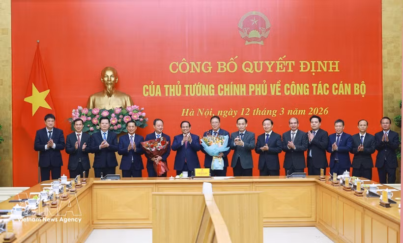 La cérémonie remettre la décision de nomination du président de l’Académie des sciences et des technologies du Vietnam.Photo : VNA