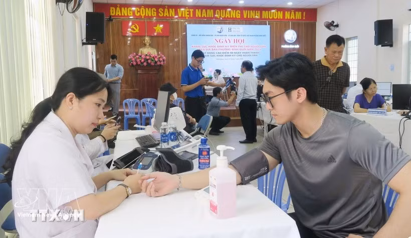 Près de deux millions de résidents de Hô Chi Minh-Ville bénéficient des examens de santé gratuits. Photo : VNA