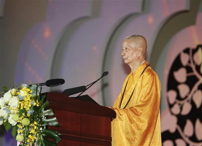 Le grand Vénérable Thich Tri Quang, patriarche suprême du Conseil de patronage de la SBV s'exprime lors de la cérémonie. Photo : VNA