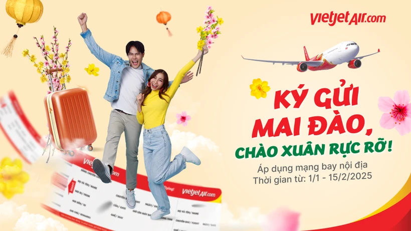 La compagnie aérienne Vietjet lance un service de transport de fleurs de pêcher et d'abricotier à bord de vols intérieurs d’ici le 15 février 2025 (soit le 18e jour du premier mois de l'Année lunaire du Serpent), au prix de 450.000 dongs (17,7 dollars) par bouquet (taxes et frais non inclus). Photo : Vietjet