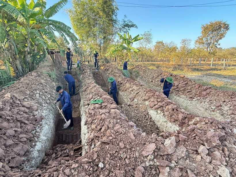 Depuis le début de la saison sèche 2025-2026, l’équipe K53 a rapatrié les restes d’un total de neuf martyrs, dont sept au Laos et deux au Cambodge. Photo : VNA