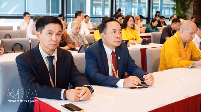 L’ingénieur aéronautique Tran Thang (premier à gauche) assiste au Congrès central du Front de la patrie vietnamienne en janvier 2026. Photo : VNA