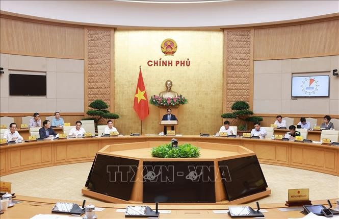 Le Premier ministre Pham Minh Chinh a présidé dans l’après-midi du 1er octobre à Hanoï une réunion du gouvernement consacrée à l’évaluation et au suivi de la mise en œuvre du modèle d’administration locale à deux niveaux ainsi qu’à l’examen des difficultés rencontrées. Photo : VNA