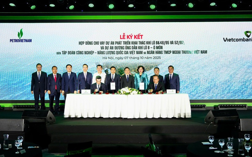 Lors de la cérémonie de signature. Photo : Vietnamplus