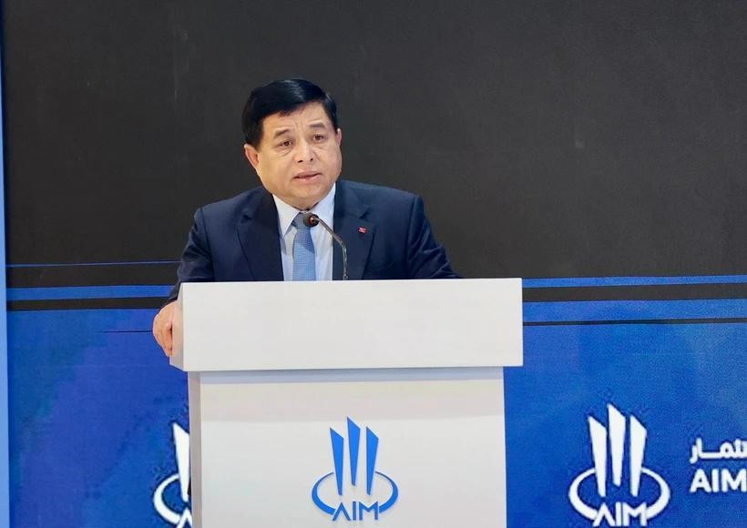 Le vice-Premier ministre Nguyen Chi Dung au 14e Congrès annuel de l'investissement (Congrès AIM) à Abou Dhabi, aux Émirats arabes unis. Photo : journal Chinh phu