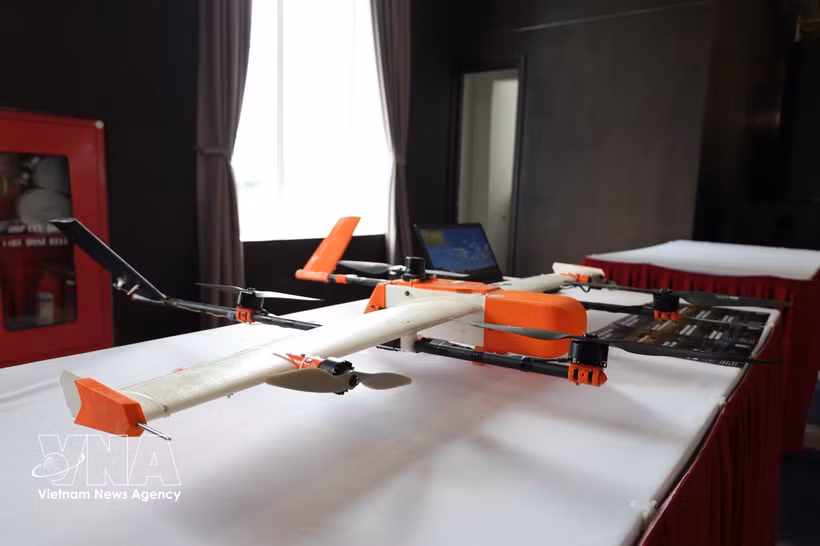 Espace d'exposition de drones lors d'une conférence sur les technologies à Da Nang. Photo : VNA