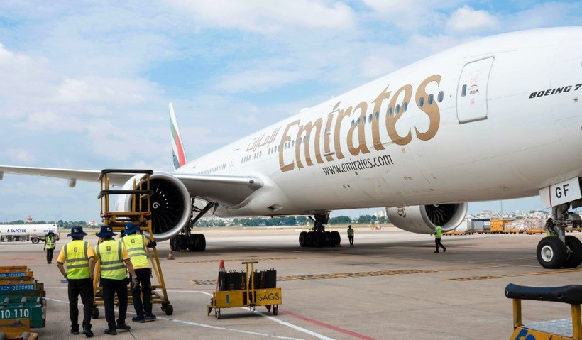 Emirates, la plus grande compagnie aérienne du Moyen-Orient, a annulé tous ses vols, y compris ceux à destination du Vietnam. Photo : znews.vn