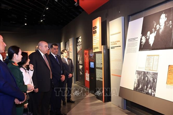 Le président de la Chambre des représentants de Jordanie, Mazen Turki El Qadi, et sa suite ont visité le Musée d’histoire militaire du Vietnam dans la matinée du 4 février. Photo : VNA