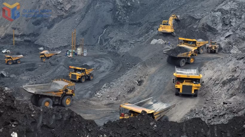 Tout au long de son histoire, la province de Quang Ninh (Nord) s'est développée en étroite symbiose avec l'industrie charbonnière, véritable pilier économique et moteur de croissance régionale. Photo : https://baoquangninh.vn