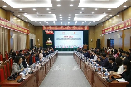 "Dialogue sur la politique de promotion des investissements" avec ses principaux partenaires asiatiques, visant à attirer des flux de capitaux directs étrangers (IDE) de « nouvelle génération », axés sur la haute technologie et le développement durable. Photo: VNA