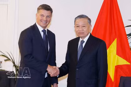 Angus Taylor, chef de l’opposition et président du Parti libéral australien et le secrétaire général du Parti et président de la République Tô Lâm (droite), en août 2026 en Australie. Photo: VNA