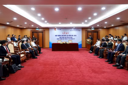 Cérémonie de signature d'onze accords de prêts japonais pour huit provinces du Nord. Photo: thoibaonganhang.vn