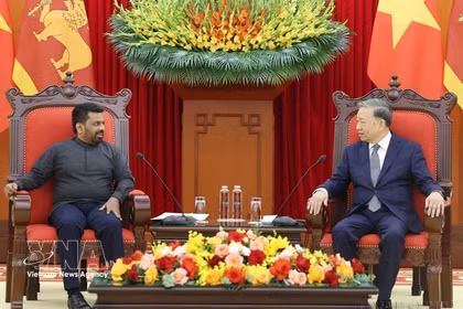 Le secrétaire général du Parti communiste du Vietnam (PCV) Tô Lâm (droite) et le président sri-lankais Anura Kumara Dissanayake. Photo: VNA