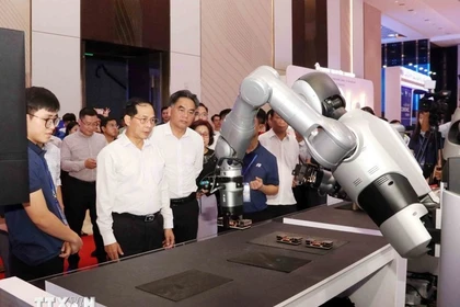 Le vice-Premier ministre Bui Thanh Son inspecte les préparatifs du Forum économique d'automne 2025