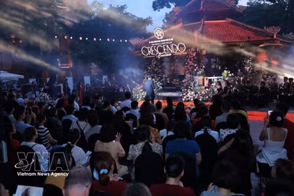 Le concert en plein air « Crescendo – Symphonie de la connexion ». Photo: VNA