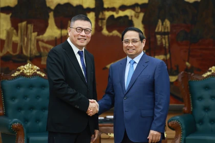 Le Premier ministre Pham Minh Chinh (droite) et Hong Tianzhu, président du groupe chinois Texhong. Photo: VNA