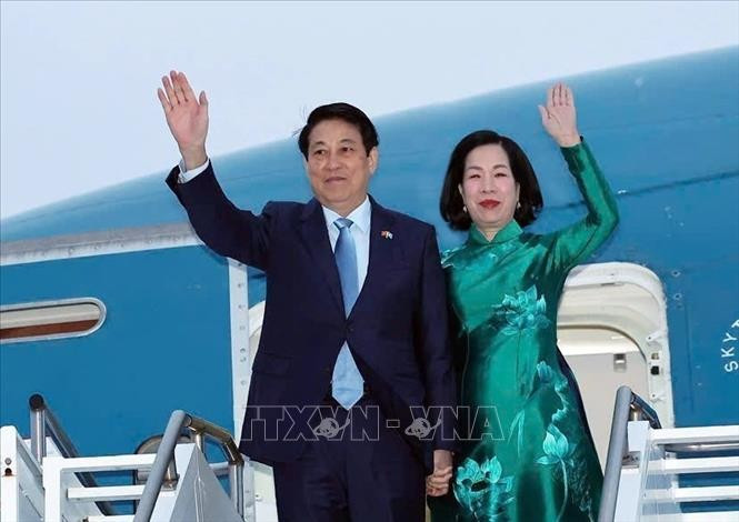 Dans l’après-midi du 24 septembre (heure locale), le président vietnamien Luong Cuong et son épouse ont quitté New York. Photo : VNA