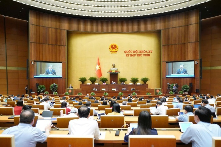 Le projet de révision de la loi sur les normes et les règlements techniques a été examiné le 10 mai. Photo: quochoi.vn