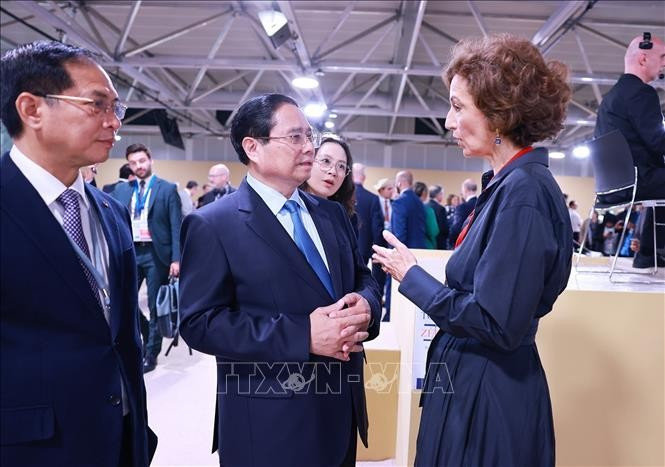 Le Premier ministre Pham Minh Chinh rencontre la directrice générale de l'UNESCO, Andrey Azoulay à Nice. Photo : VNA