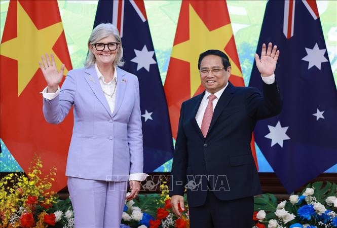 Le Premier ministre Pham Minh Chinh rencontre à Hanoï la gouverneure générale d’Australie, Sam Mostyn. Photo : VNA
