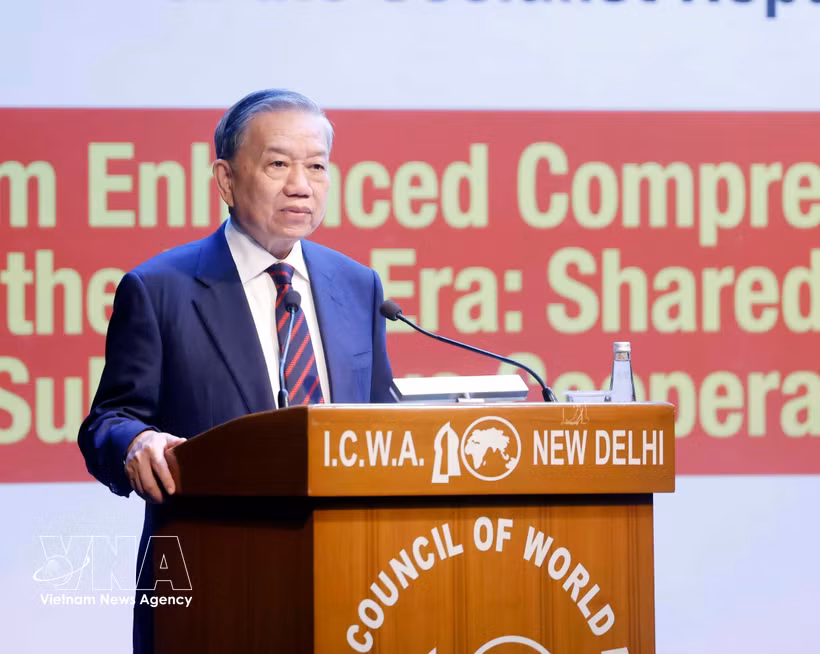 Le secrétaire général du Parti communiste du Vietnam et président To Lam prononce un discours de politique générale au Conseil indien des affaires mondiales. Photo : VNA
