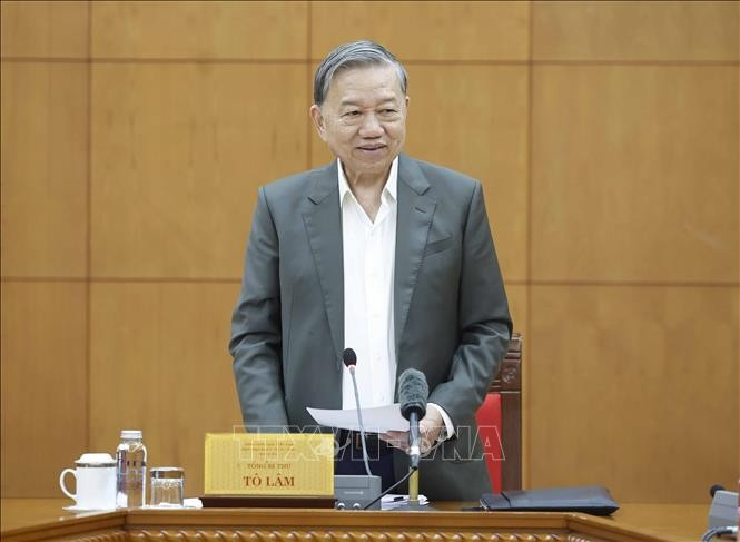 Le secrétaire général du Parti To Lam prend la parole lors de la séance de travail. Photo : VNA