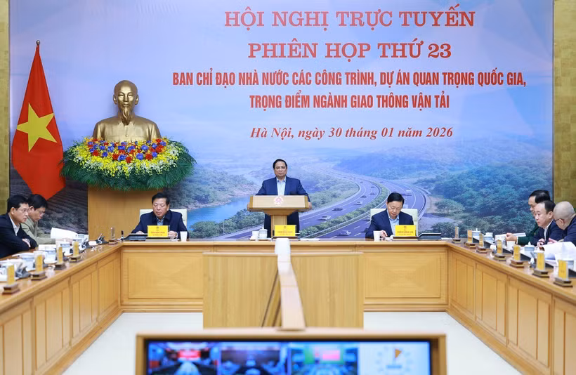 Le Premier ministre Pham Minh Chinh prend la parole lors de la réunion. Photo : VNA