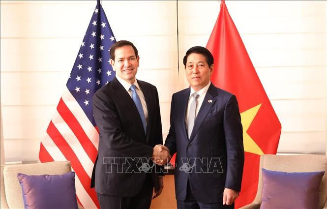 Le président vietnamien Luong Cuong (droite) a rencontré, le 24 septembre au matin (heure locale), le secrétaire d’État américain Marco Rubio. Photo : VNA