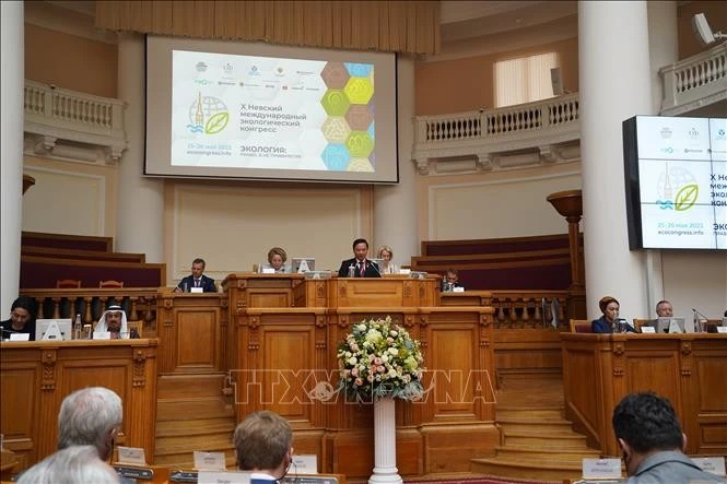 Une délégation de l'Assemblée nationale du Vietnam, conduite par son vice-président, Le Minh Hoan, participe au 11e Congrès écologique international Nevsky. Photo : VNA