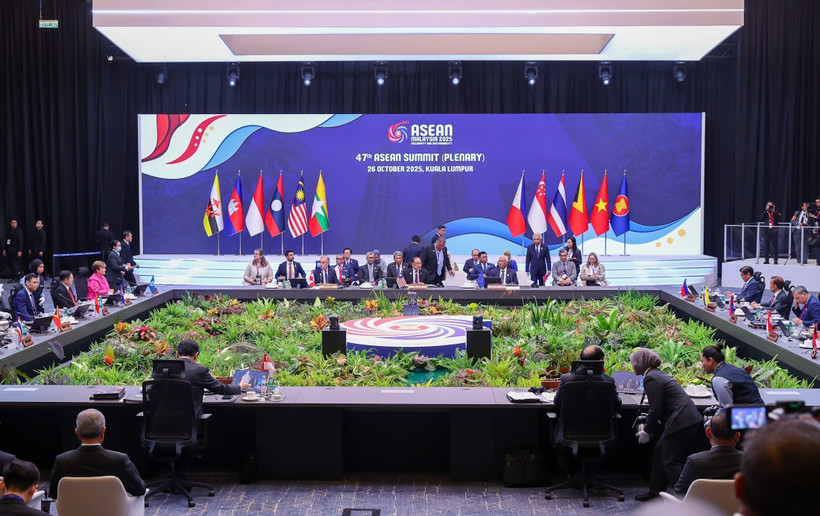 La session plénière du 47e Sommet de l’ASEAN. Photo : VNA